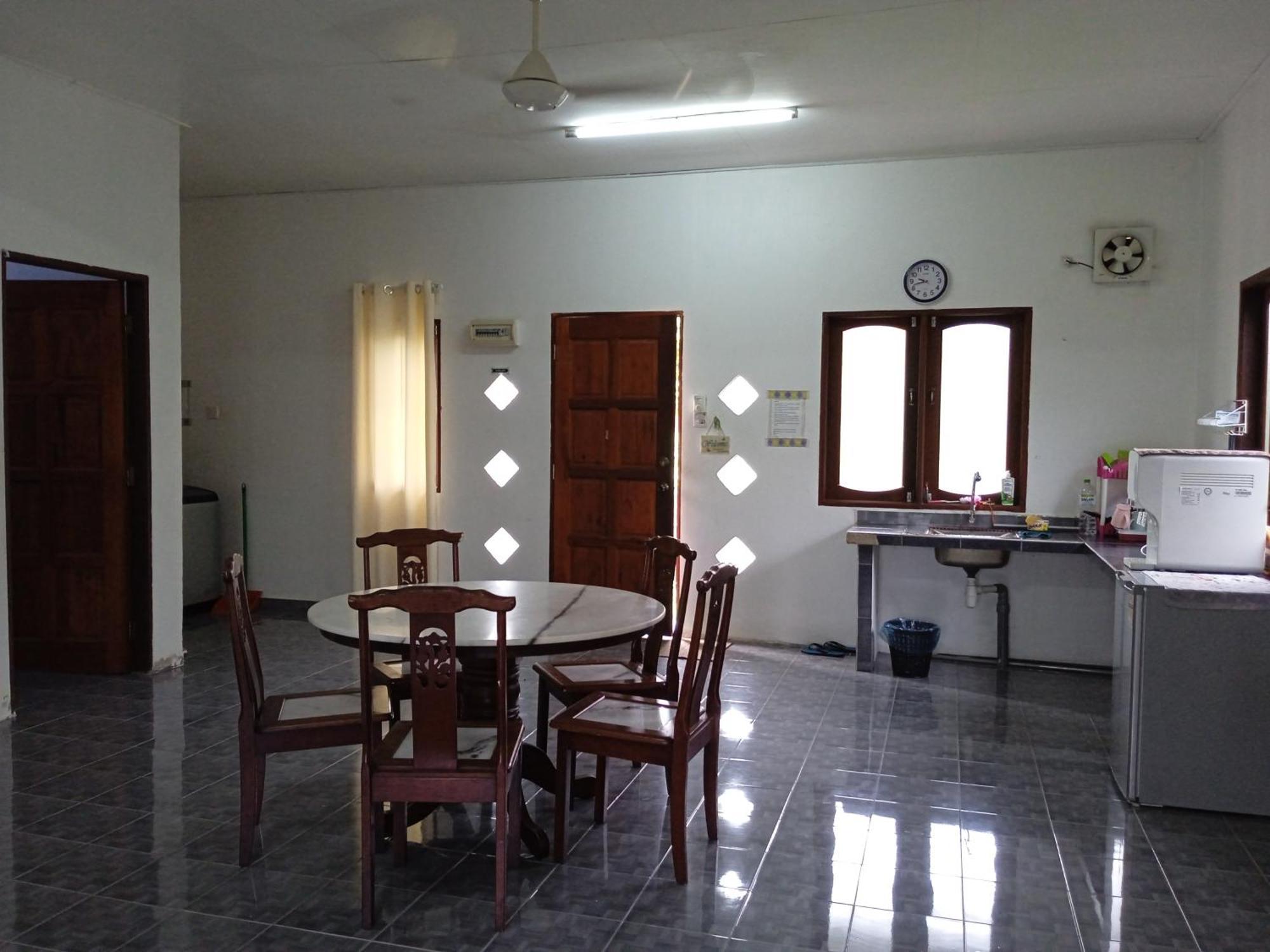 Homestay Idaman Di Kuala Terengganu Dengan 2 Bilik Aircond - Harga Utk 1 Rumah Exterior photo