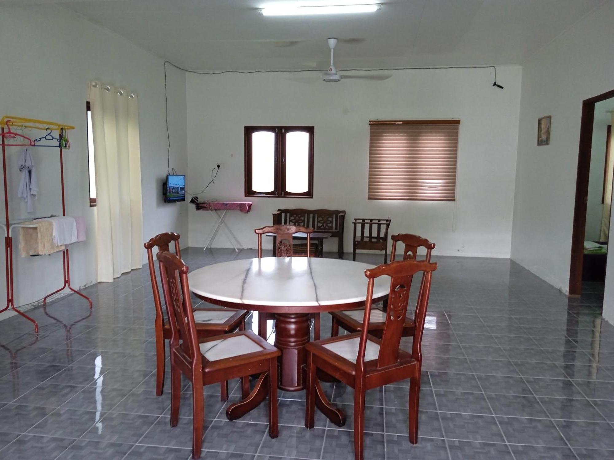 Homestay Idaman Di Kuala Terengganu Dengan 2 Bilik Aircond - Harga Utk 1 Rumah Exterior photo